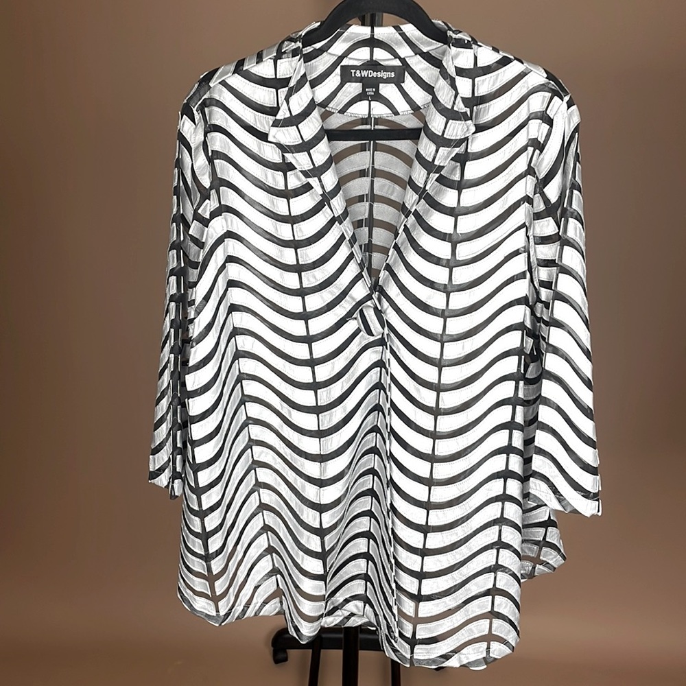 T&W Designs- Blouse Cover Large